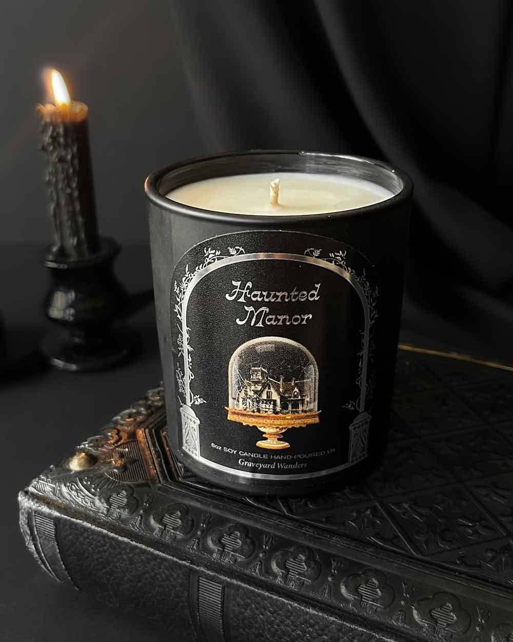Haunted Manor ~ Bougie (Bois tendres et vanille)