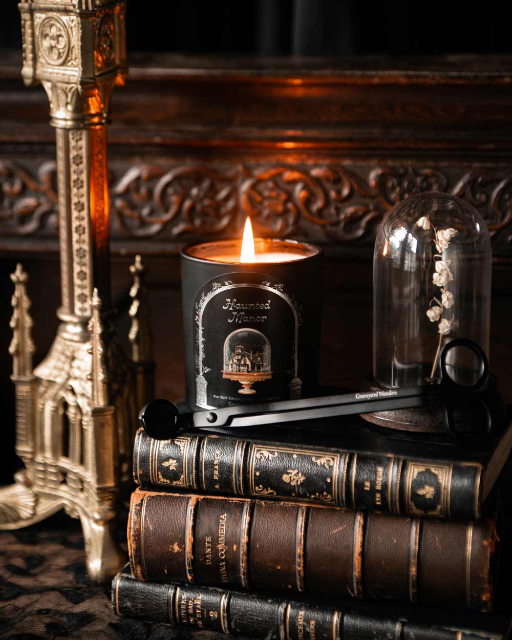 Haunted Manor Candle (Soft Woods & Vanilla)