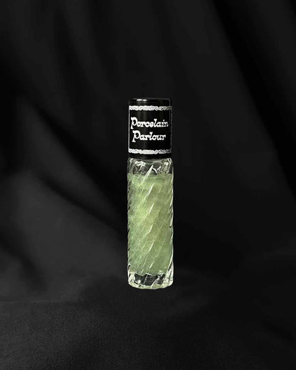 Porcelain Parlour ~ Huile de parfum (Sauge et Palo Santo)